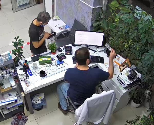 Sahte dolarlarla içki, sigara ve ilaç alan zanlılar yakalandı! 1