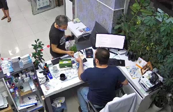 Sahte dolarlarla içki, sigara ve ilaç alan zanlılar yakalandı! 2