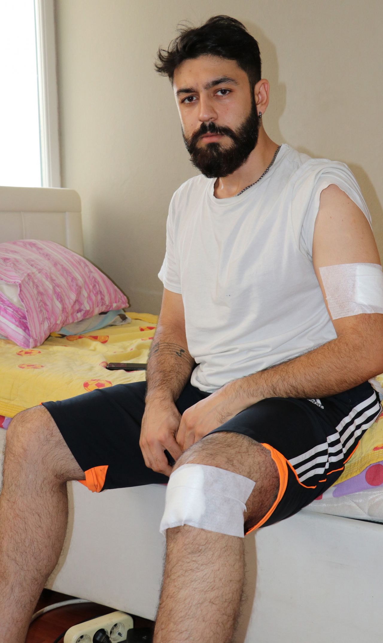 Darp edilen genç kızı kurtarmak isterken bıçaklandı! 10