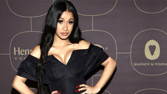 Rapçi Cardi B sosyal medyadan yanlışlıkla çıplak fotoğrafını paylaştı! 1
