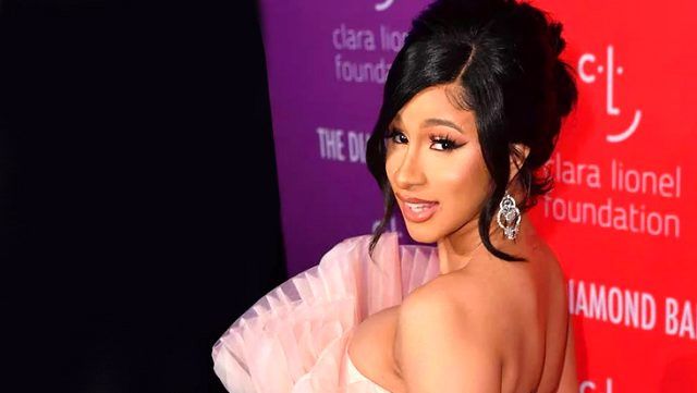 Rapçi Cardi B sosyal medyadan yanlışlıkla çıplak fotoğrafını paylaştı! 4
