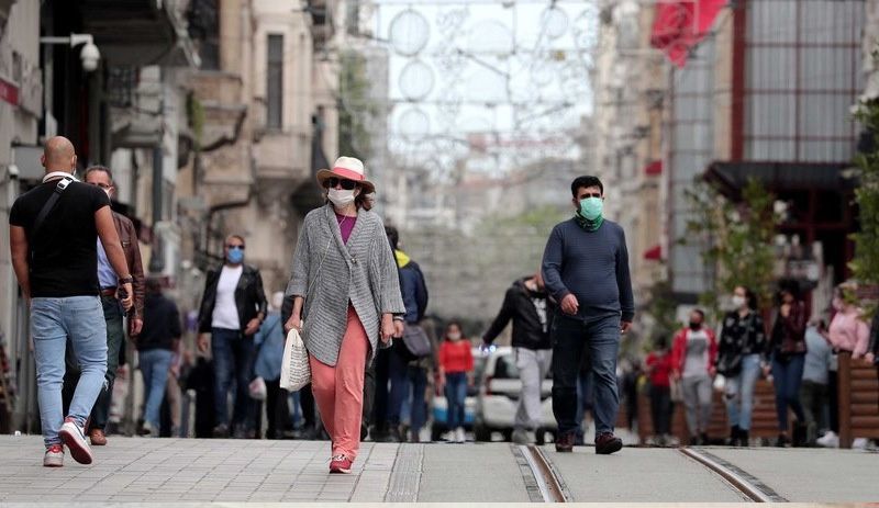 İngiliz proseför, maskesiz ve sosyal mesafesiz hayat için 2021 yazını işaret etti! 4