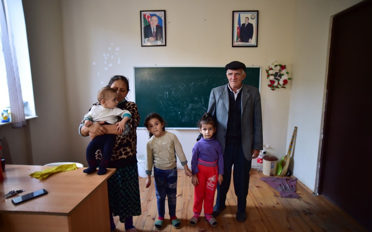 Genci yaşlısı herkes okullarda yaşıyor 16