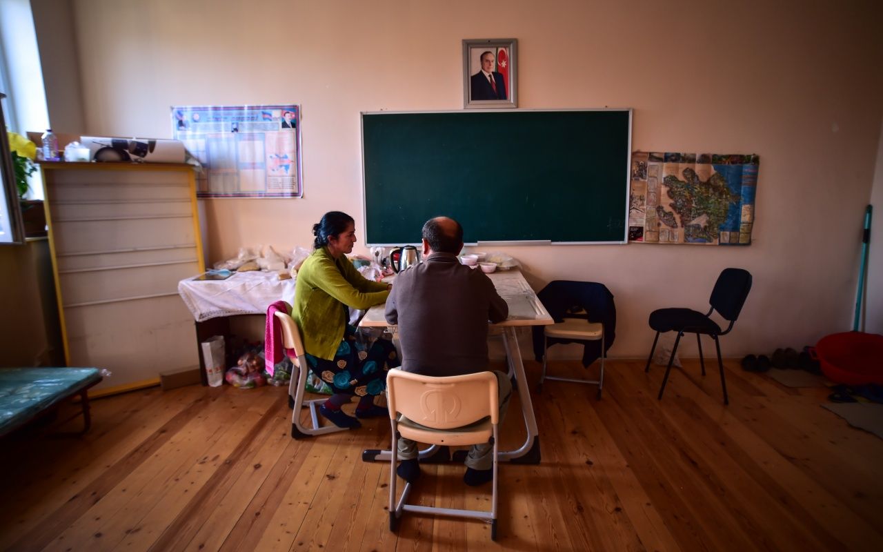 Genci yaşlısı herkes okullarda yaşıyor 1