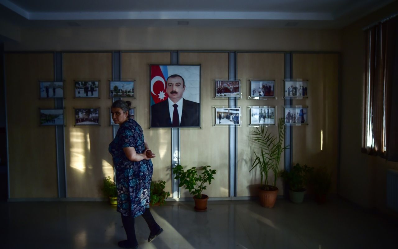 Genci yaşlısı herkes okullarda yaşıyor 12