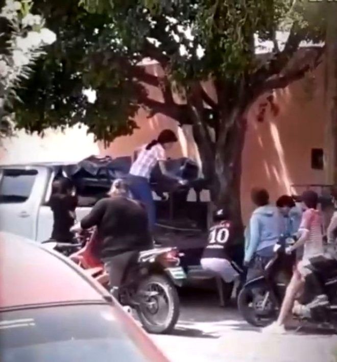 Koronadan ölen babalarını morgdan kaçırdılar 3