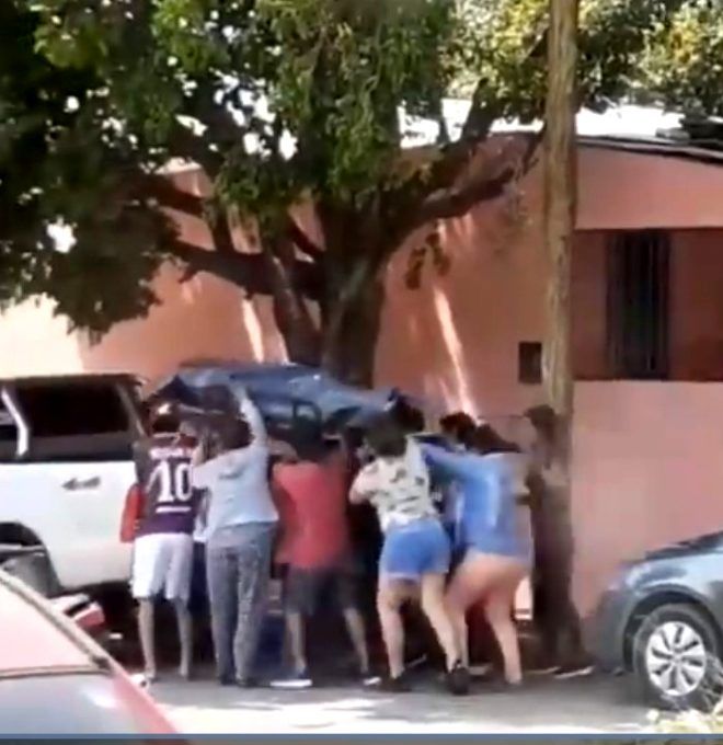 Koronadan ölen babalarını morgdan kaçırdılar 5
