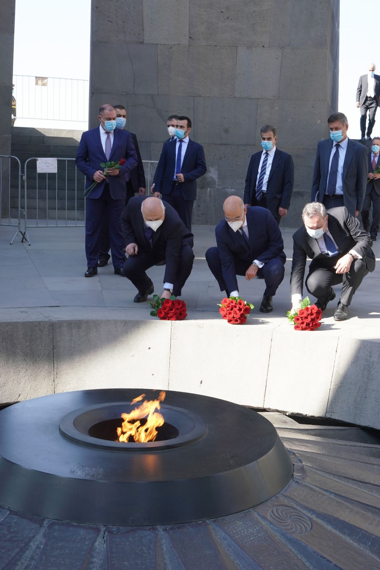 Dendias'tan Sözde soykırım anıtına ziyaret 2