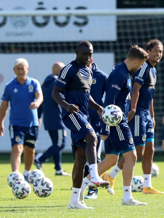 Volkan Demirel'den Samandıra'da futbolculara yakın markaj 6