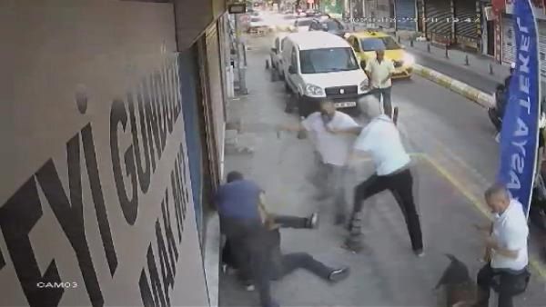 Kadıköy'de taksicilerle köpekli genç kavga etti! 1