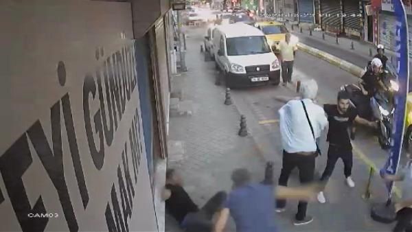 Kadıköy'de taksicilerle köpekli genç kavga etti! 3