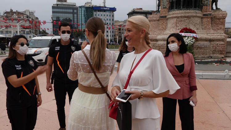 İstanbul'da maske takmayan turistler uyarıldı! 3