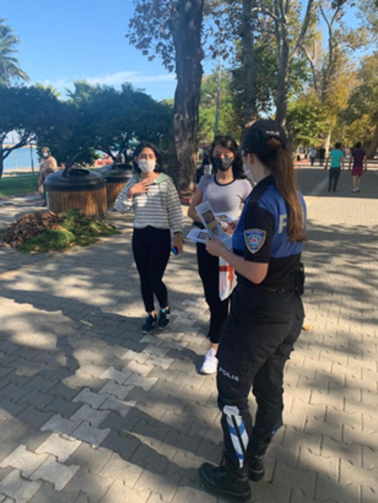İstanbul'da maske takmayan turistler uyarıldı! 7