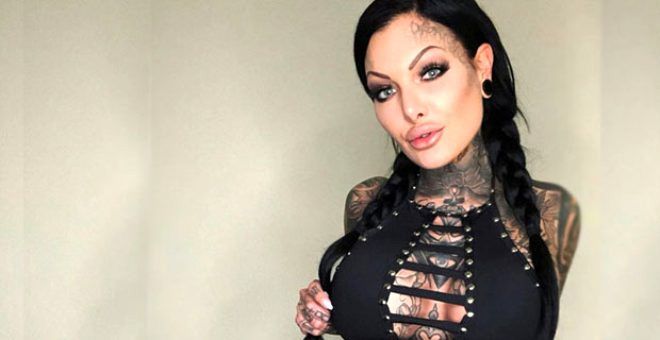 Çıplak fotoğraflarını satan modeli şaşırtan talep! 1