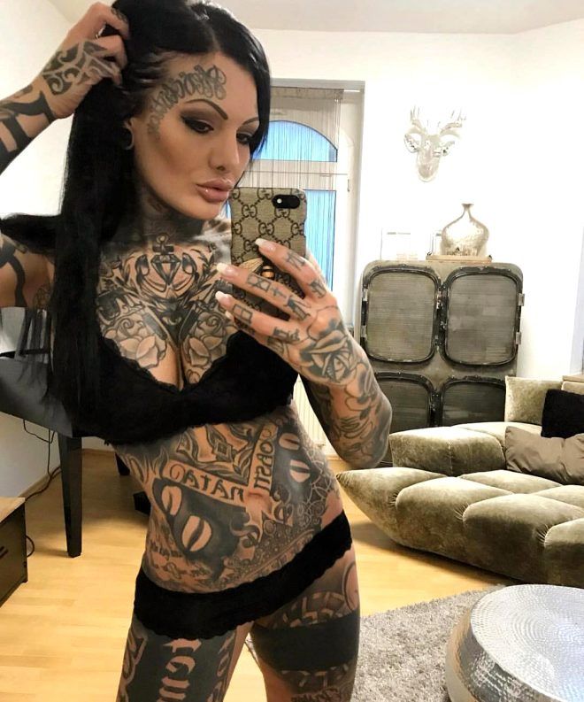 Çıplak fotoğraflarını satan modeli şaşırtan talep! 4