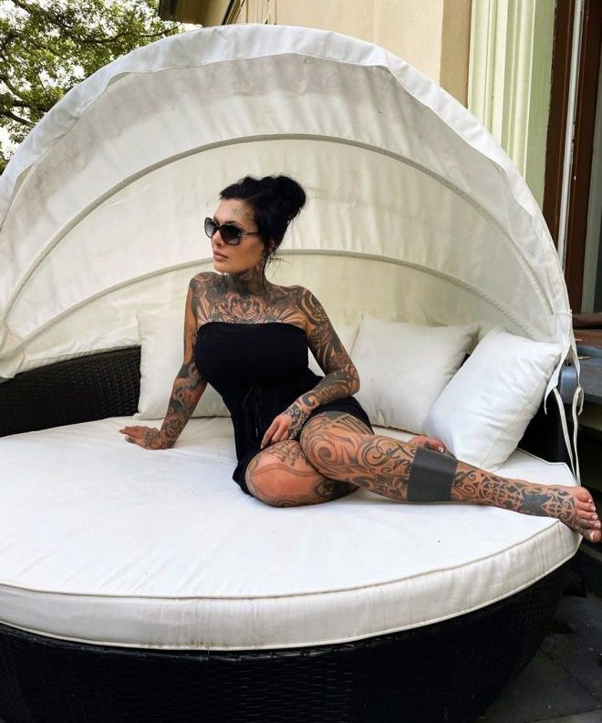 Çıplak fotoğraflarını satan modeli şaşırtan talep! 7