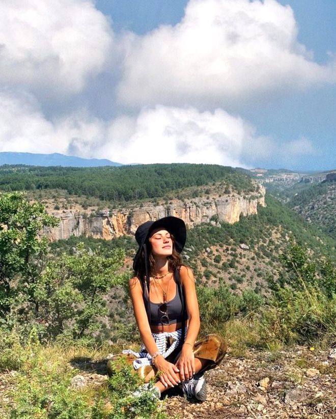 Arka Sokaklar'ın Zeliş'i dekolteli poz verdi... Hayranları tek bir şeye takıldı! 13