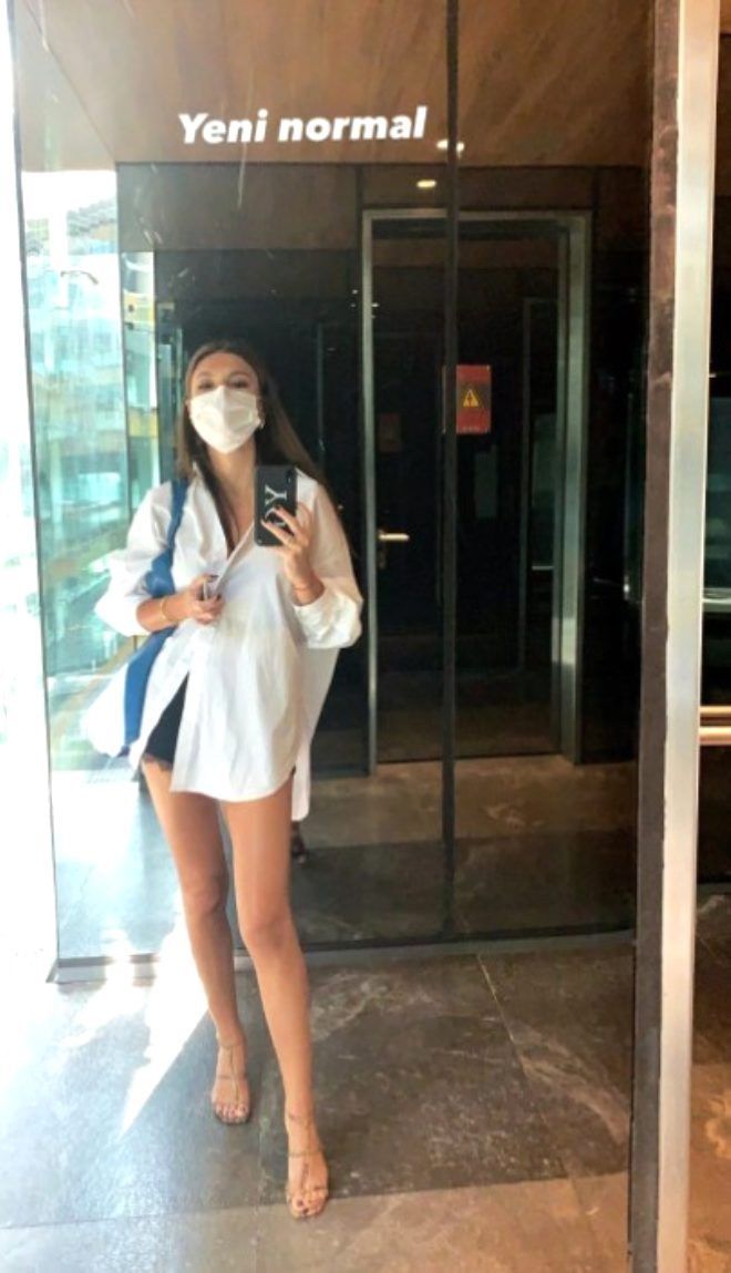 Arka Sokaklar'ın Zeliş'i dekolteli poz verdi... Hayranları tek bir şeye takıldı! 5