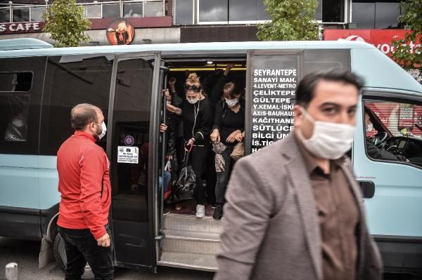 İstanbul'da toplu taşımada sosyal mesafe ihlali! 1