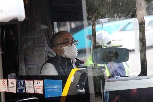 İstanbul'da toplu taşımada sosyal mesafe ihlali! 12
