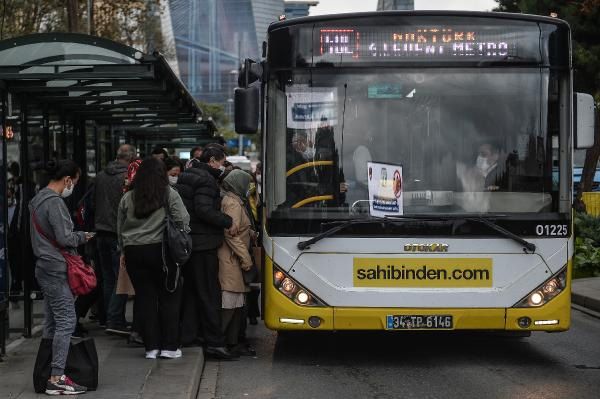 İstanbul'da toplu taşımada sosyal mesafe ihlali! 4