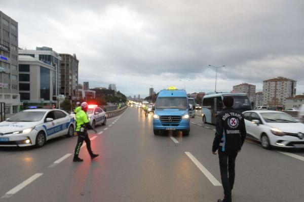 İstanbul'da toplu taşımada sosyal mesafe ihlali! 7