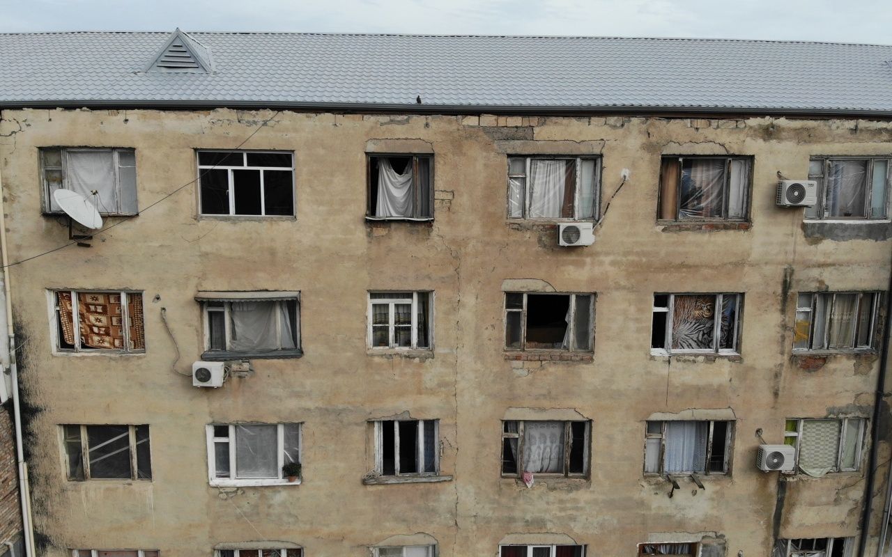 Genceliler soğuk ve yağmurdan böyle korunuyor 2