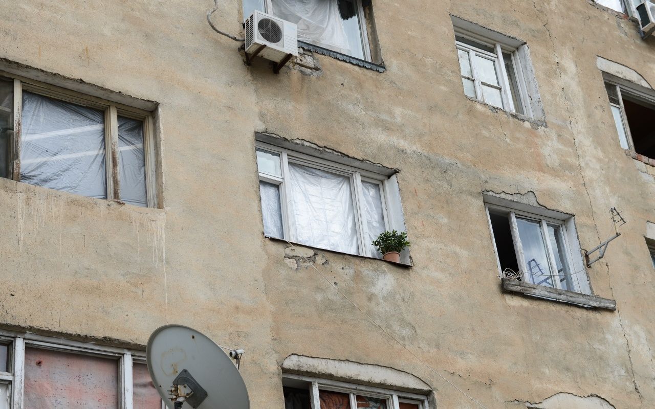 Genceliler soğuk ve yağmurdan böyle korunuyor 4