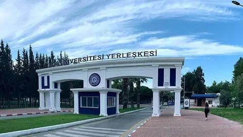 Üniversitedeki taciz skandalında öğrenciler yaşadıklarını anlattı: Omzumdan kalçama kadar elledi 3