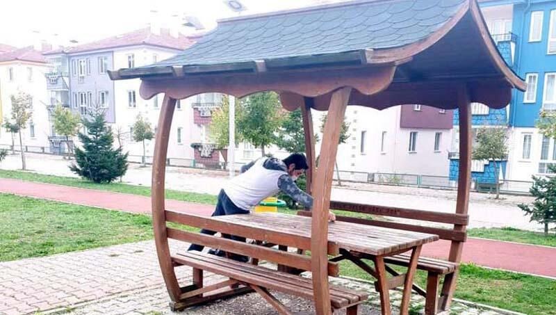 Masada bıraktığı çöpleri toplamak şartını yerine getirdi, unuttuğu kimliğini aldı! 4