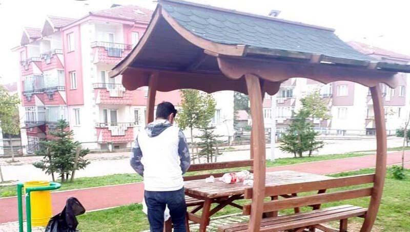 Masada bıraktığı çöpleri toplamak şartını yerine getirdi, unuttuğu kimliğini aldı! 5
