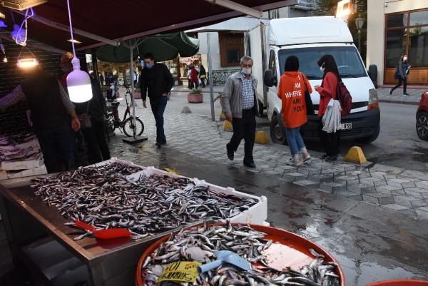 Hamsinin kilosu 50 liraya çıktı, fiyatı gören tezgahtan döndü 3