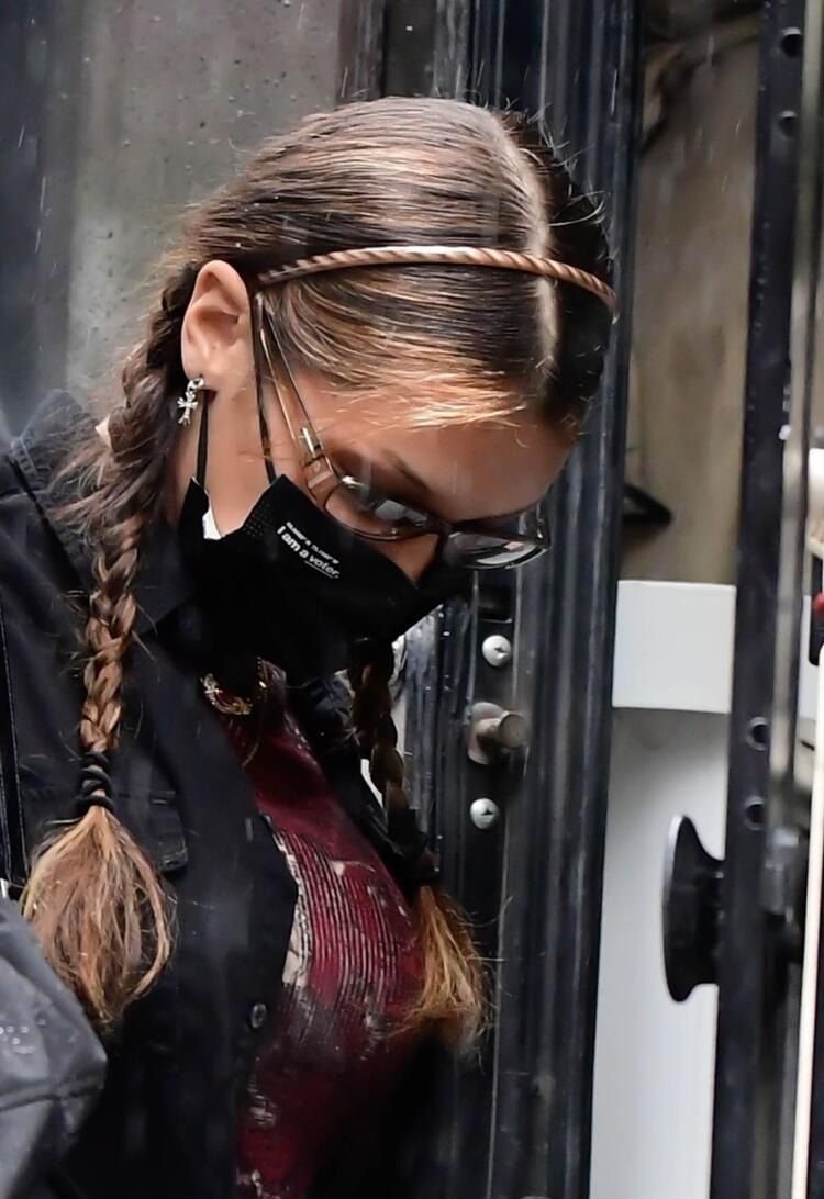 Bella Hadid çekim öncesi koronavirüs testi yaptırdı! 3