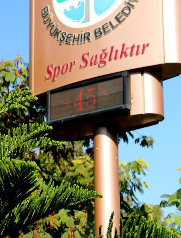 Ekim ayındaki Adana sıcağı vatandaşı isyan ettirdi 4