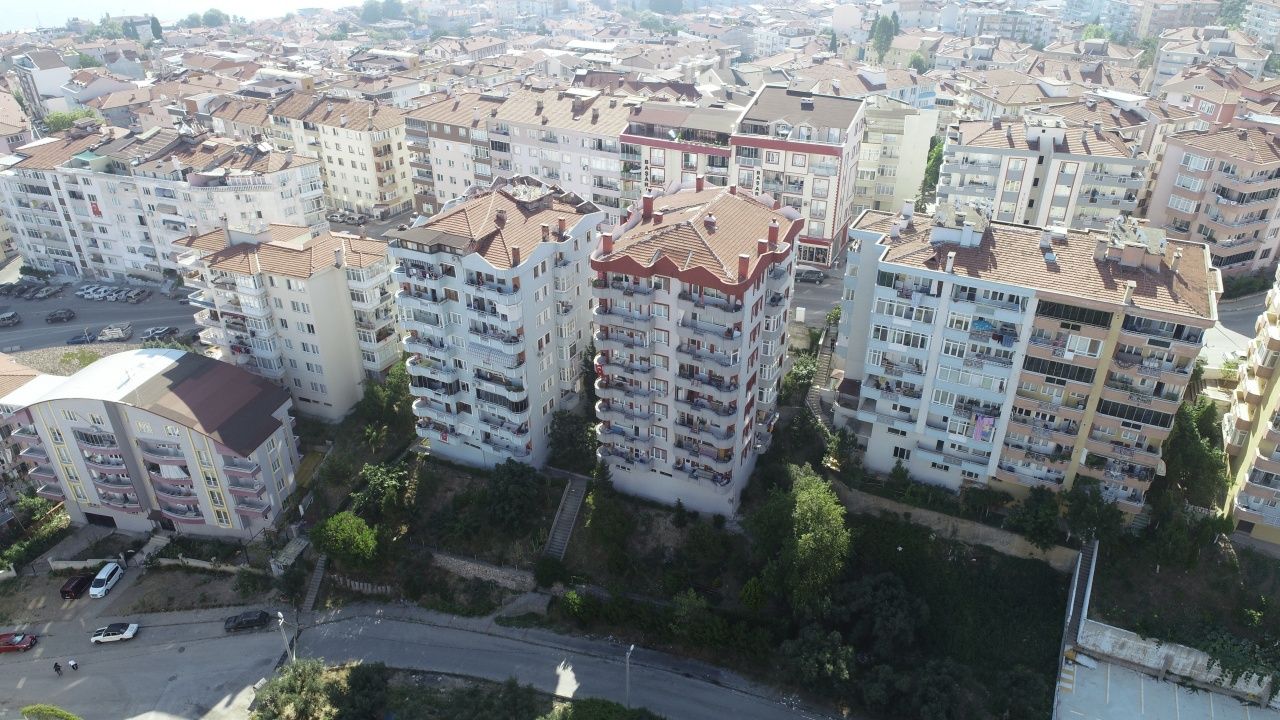 Bursa'da 9 katlı bina çöktü 12