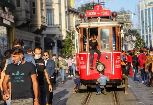 İstiklal Caddesi'nde insan seli! 6