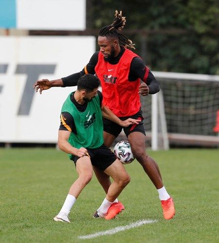 Galatasaray idmanında Diagne'ye saldırı! 10