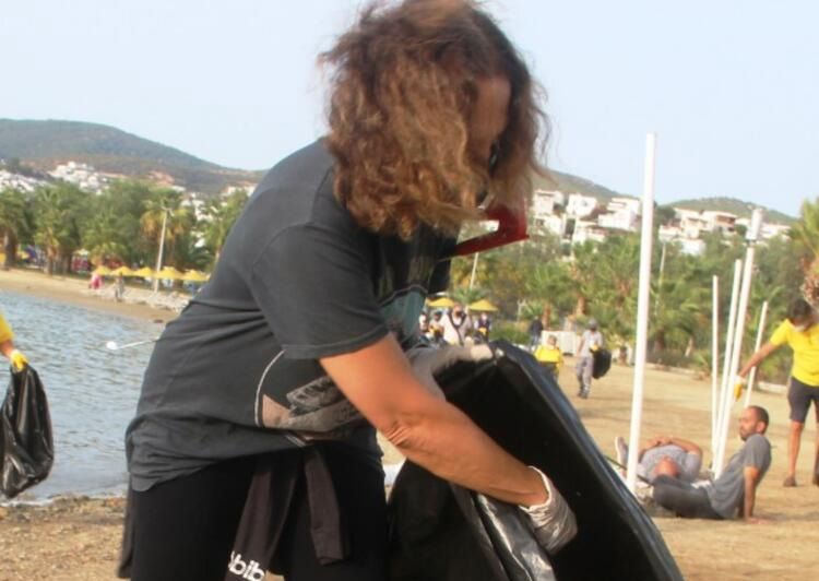 Sertab Erener ve Yonca Evcimik, Bodrum'da çöp topladı! 10