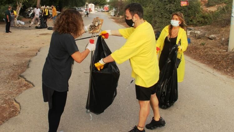Sertab Erener ve Yonca Evcimik, Bodrum'da çöp topladı! 3