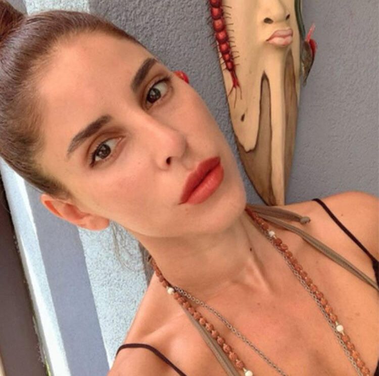 Irmak Ünal: Dört gündür korona ile boğuşuyorum 6