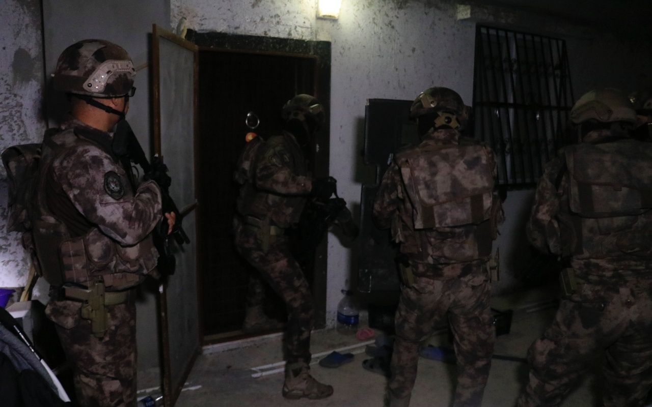 Özel harekat şafak vakti kapıya dayandı 7