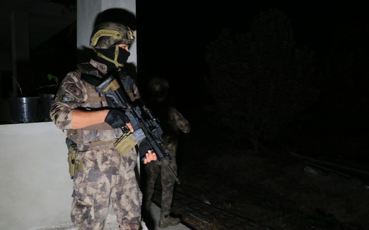 Özel harekat şafak vakti kapıya dayandı 11