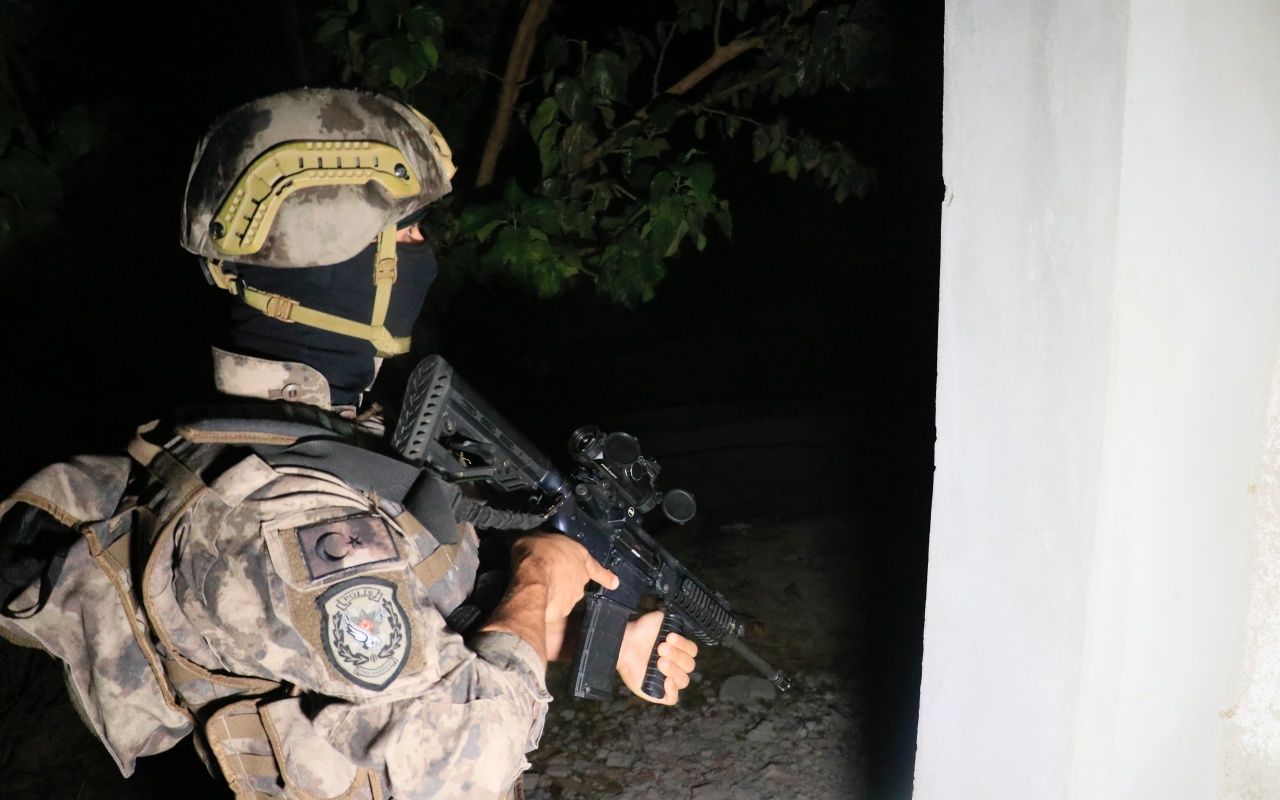 Özel harekat şafak vakti kapıya dayandı 13