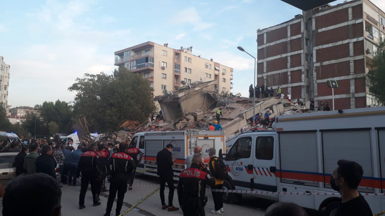 17 binada arama kurtarma çalışmaları sürüyor 5