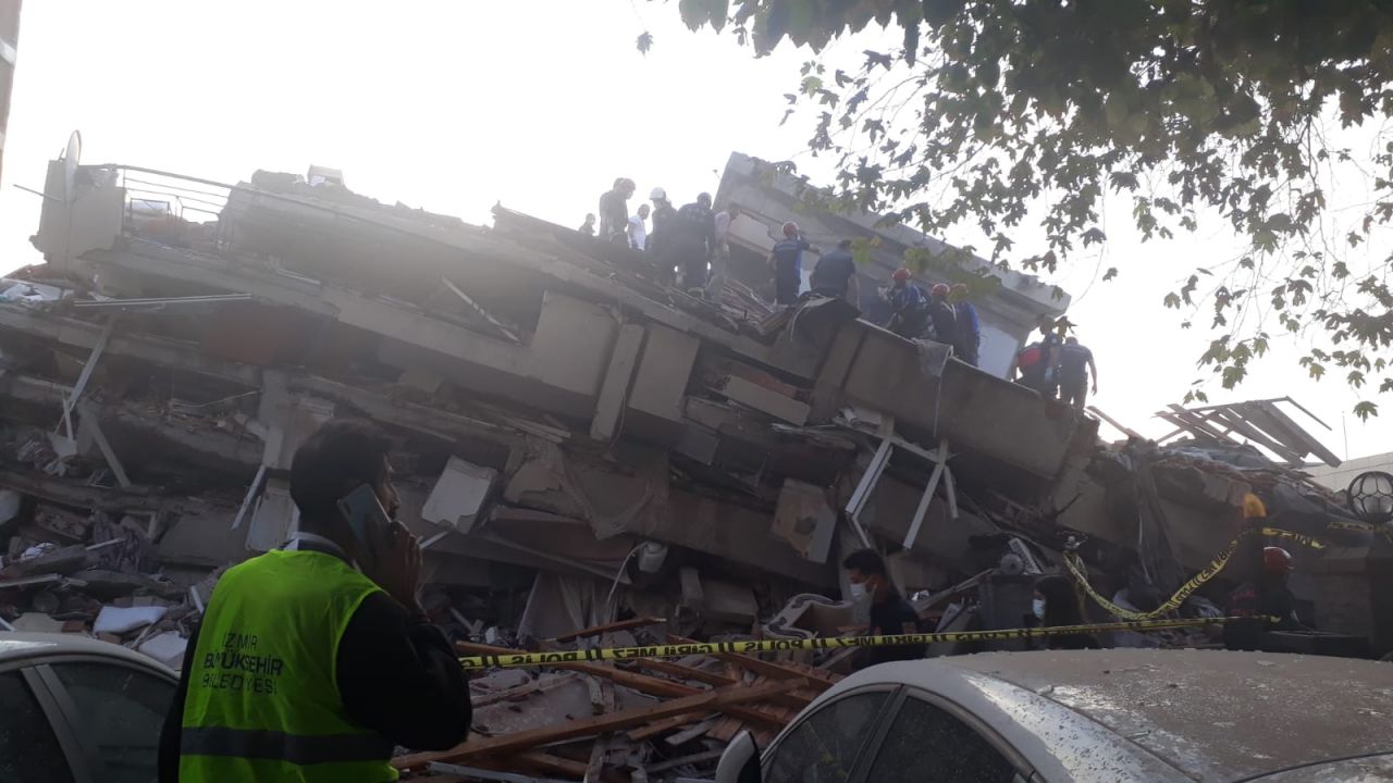 17 binada arama kurtarma çalışmaları sürüyor 1