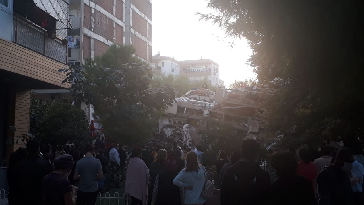 17 binada arama kurtarma çalışmaları sürüyor 20