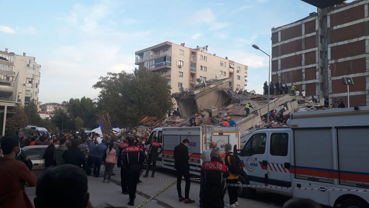 17 binada arama kurtarma çalışmaları sürüyor 4