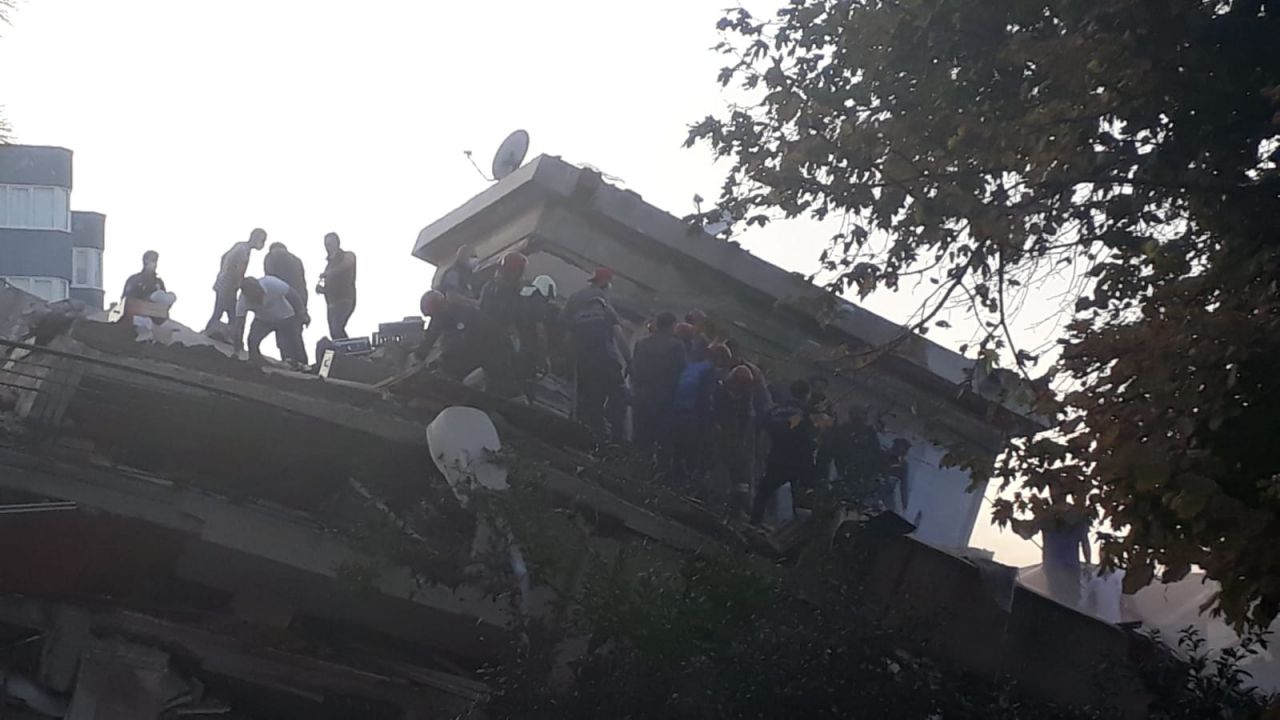 17 binada arama kurtarma çalışmaları sürüyor 14