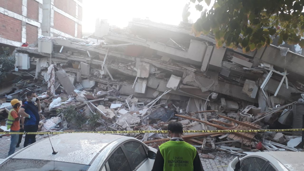 17 binada arama kurtarma çalışmaları sürüyor 19