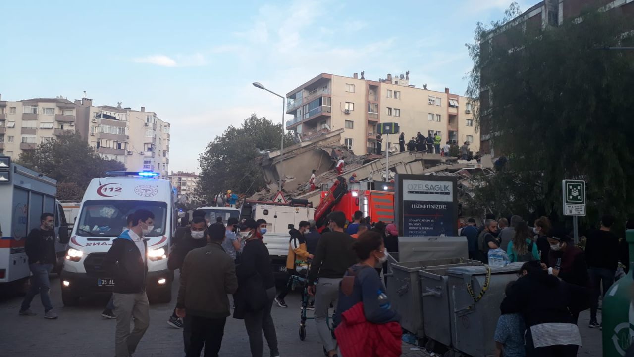 17 binada arama kurtarma çalışmaları sürüyor 6